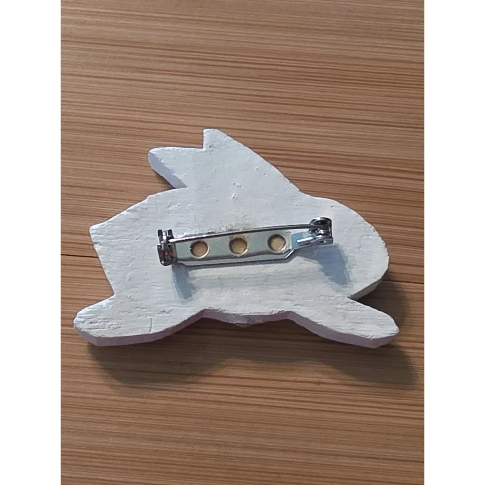 Vintage Hand Carved Easter Bunny Brooch/pin
